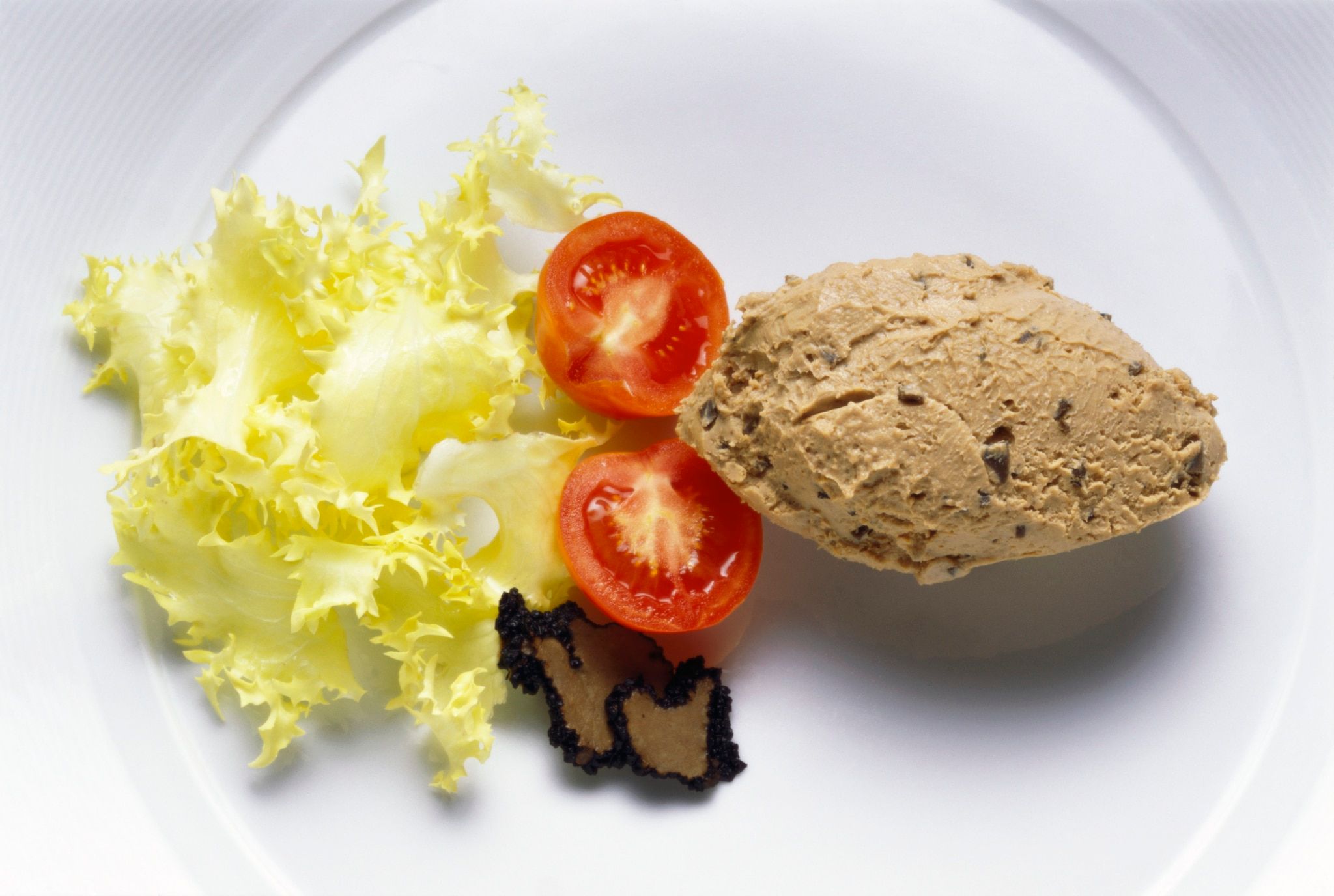 Mousse de foie de canard aux truffes avec salade