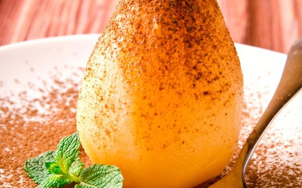 Poires pochées au chocolat et à la menthe