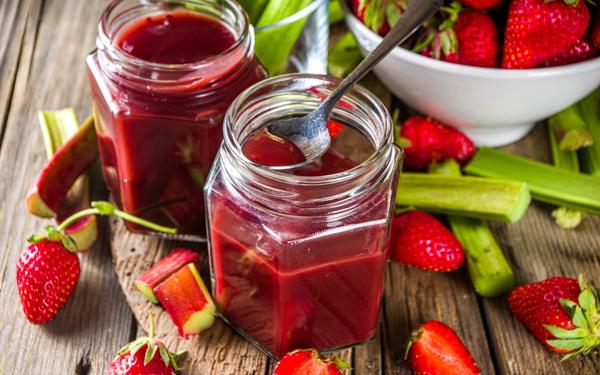 Confiture de rhubarbe et fraises