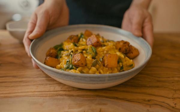 Risotto végétalien à la courge musquée et aux épinards