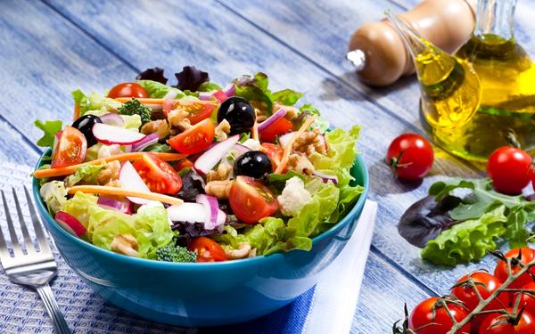 Recette salade d'été aux légumes de saison