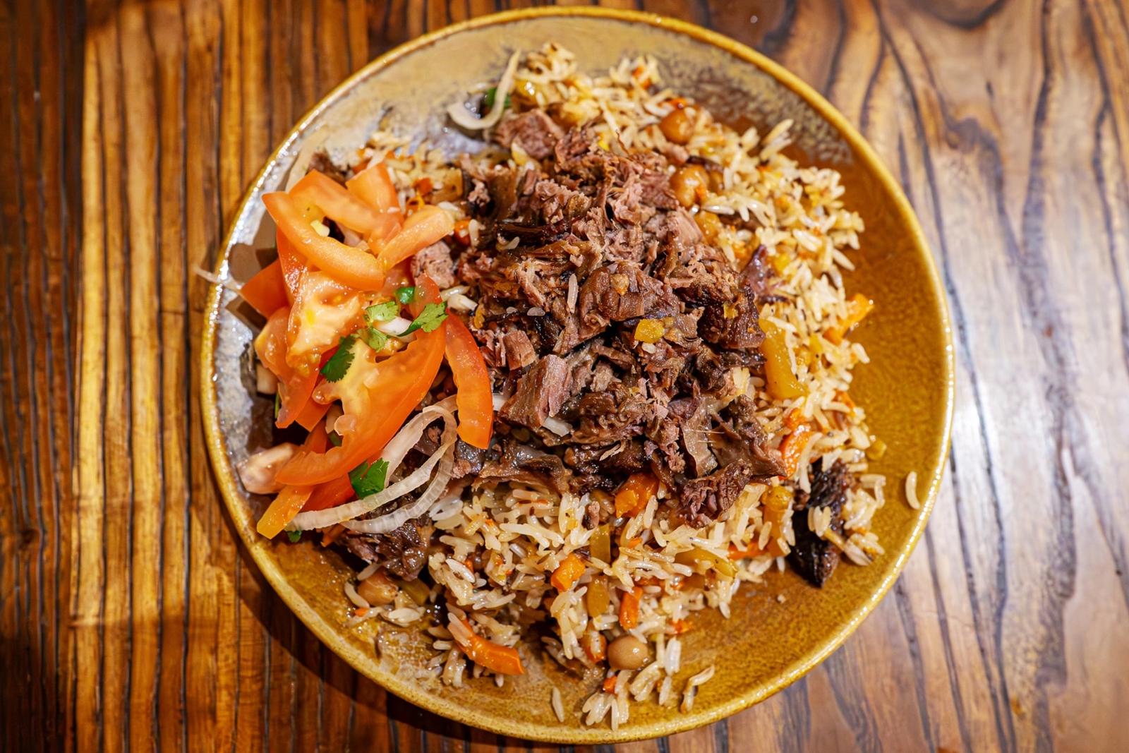 Pilaf ouzbek aux pois chiches et au bœuf