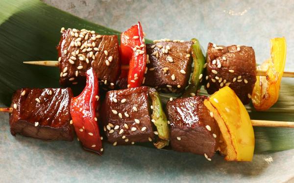 Brochettes de bœuf grillées aux poivrons