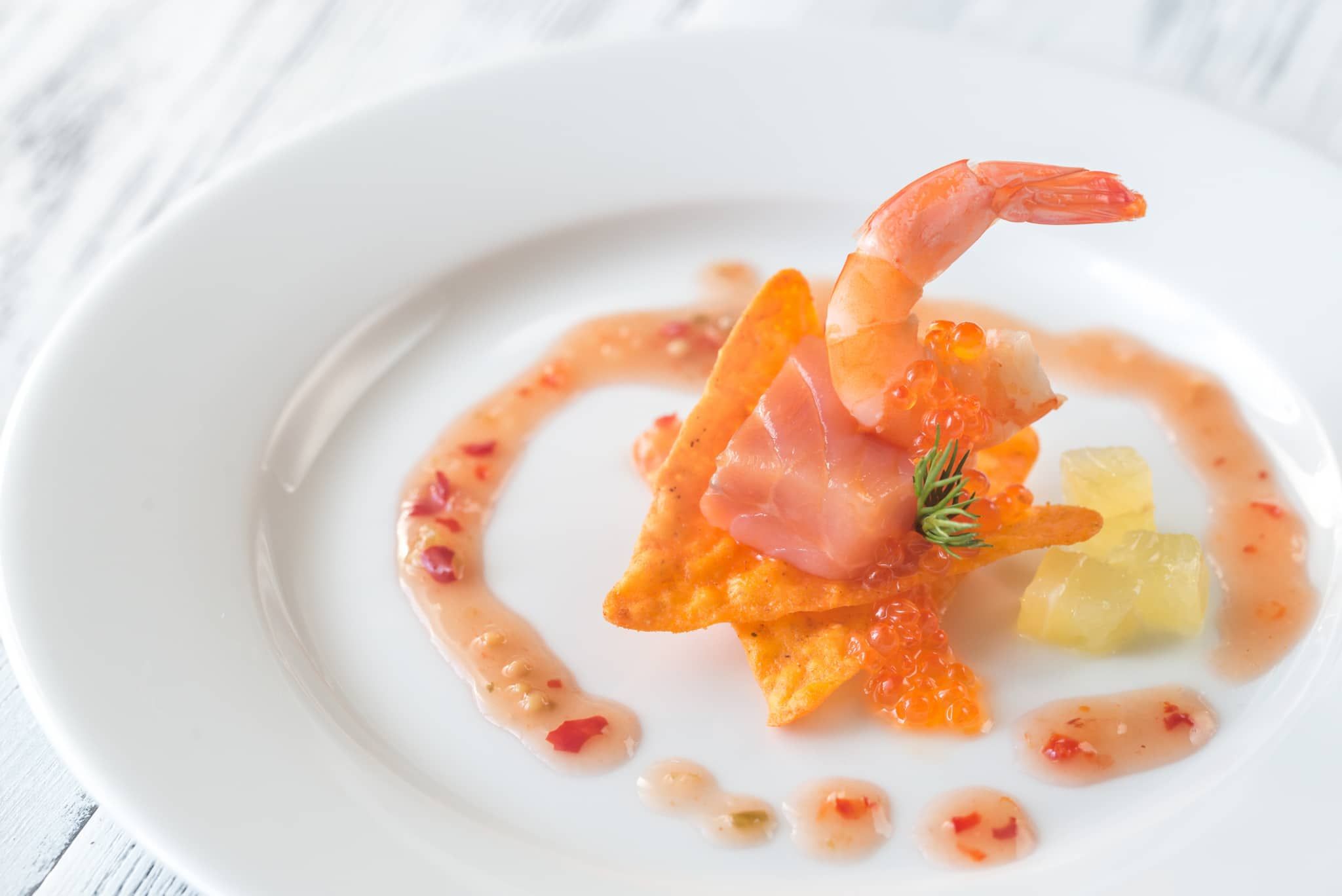 Croustilles de maïs avec crevettes et saumon