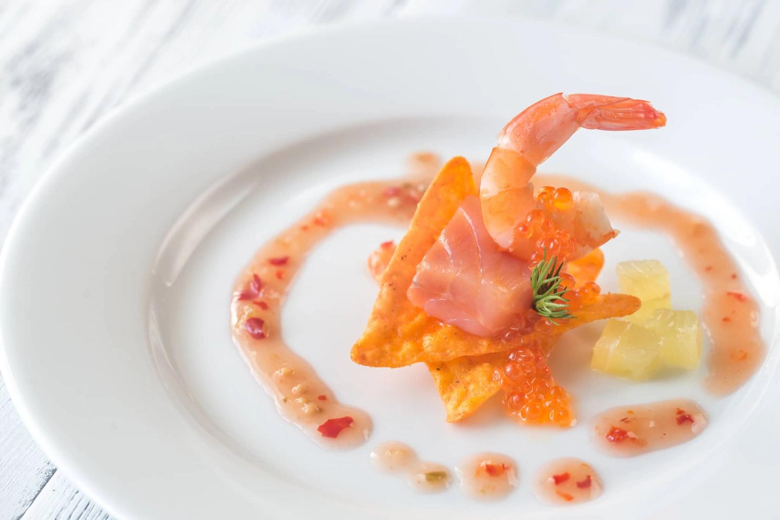 Croustilles de maïs avec crevettes et saumon