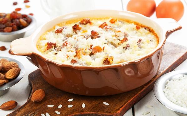 Riz au lait gratiné aux raisins et amandes