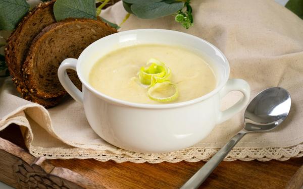 Soupe irlandaise aux poireaux et pommes de terre