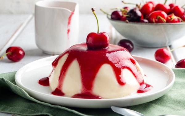 Panna cotta au coulis de cerise