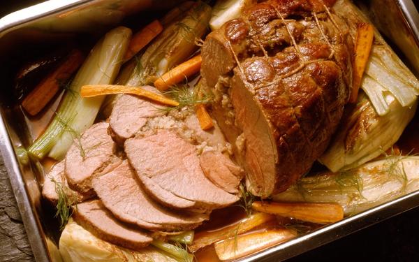 Gigot d'agneau farci au fenouil