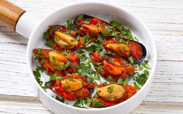 Moules avec sauce marinara tapas pinchos