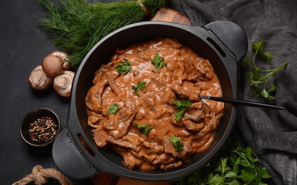 Bœuf Stroganoff aux champignons cremini