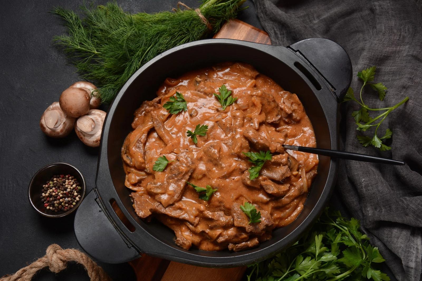 Bœuf Stroganoff aux champignons cremini