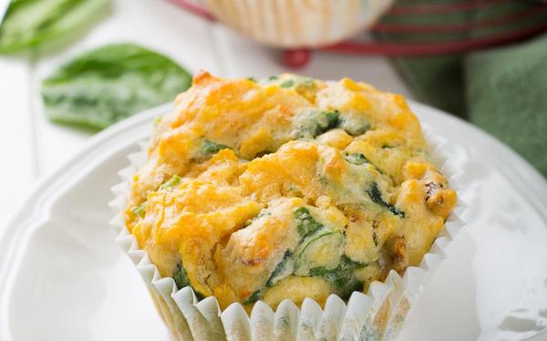 Muffins aux épinards et aux patates douces, avec fromage