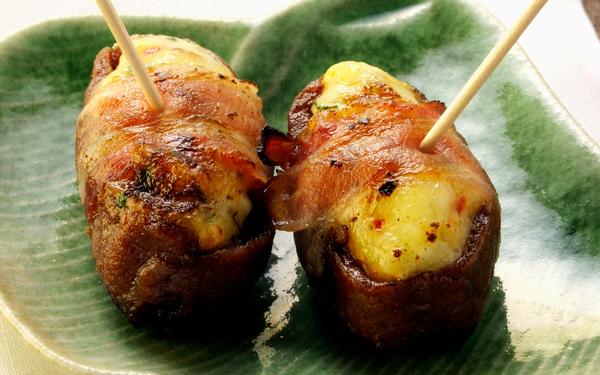 Dattes enrobées de bacon et farcies au fromage frais