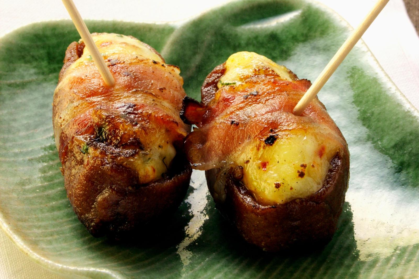 Dattes enrobées de bacon et farcies au fromage frais