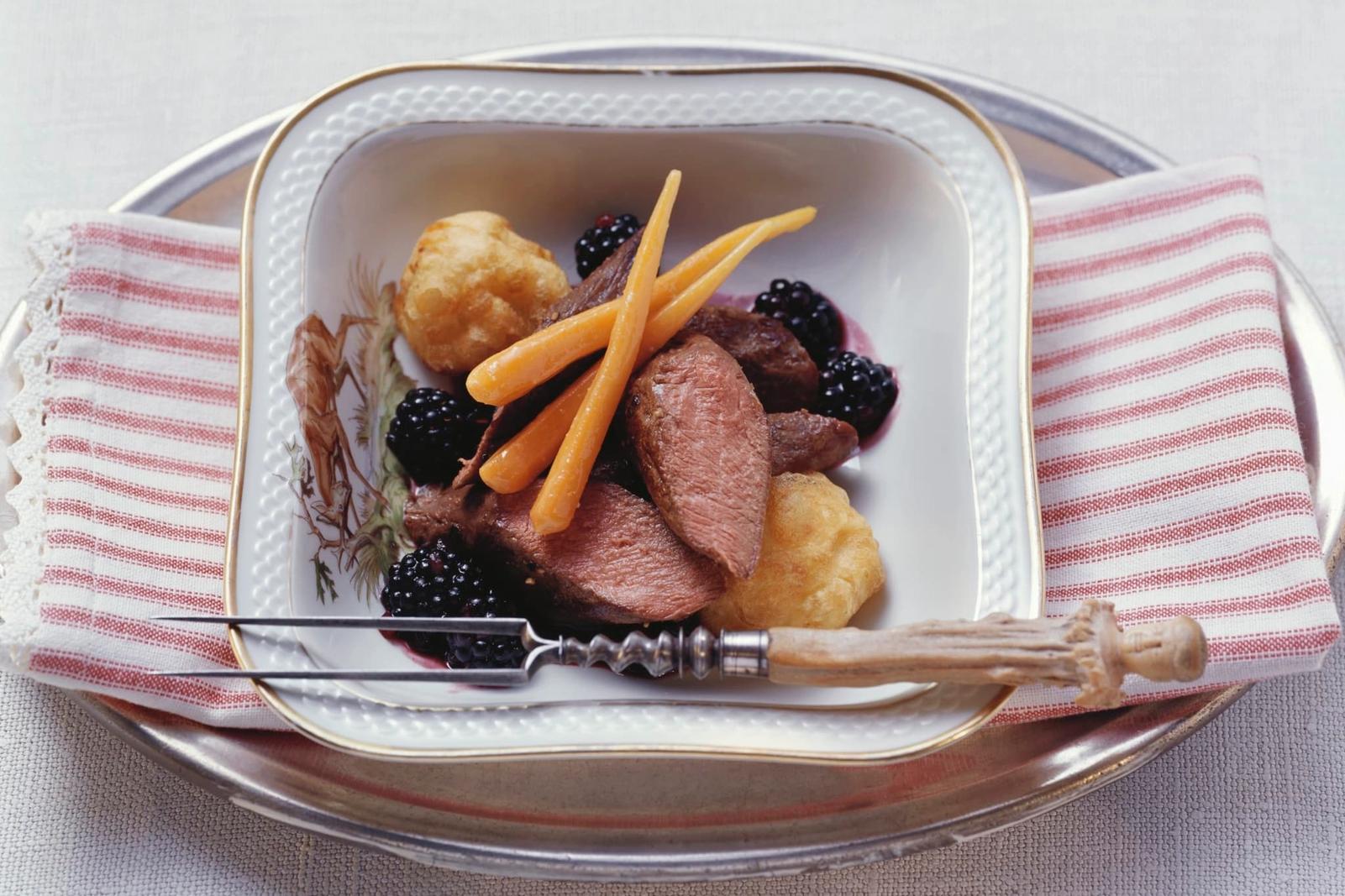 Lièvre à la sauce aux mûres