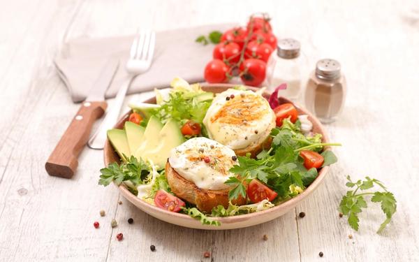 Salade de chèvre chaud