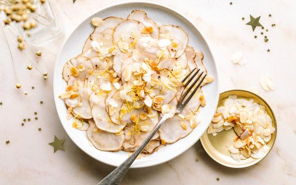 Carpaccio de topinambour aux amandes effilées