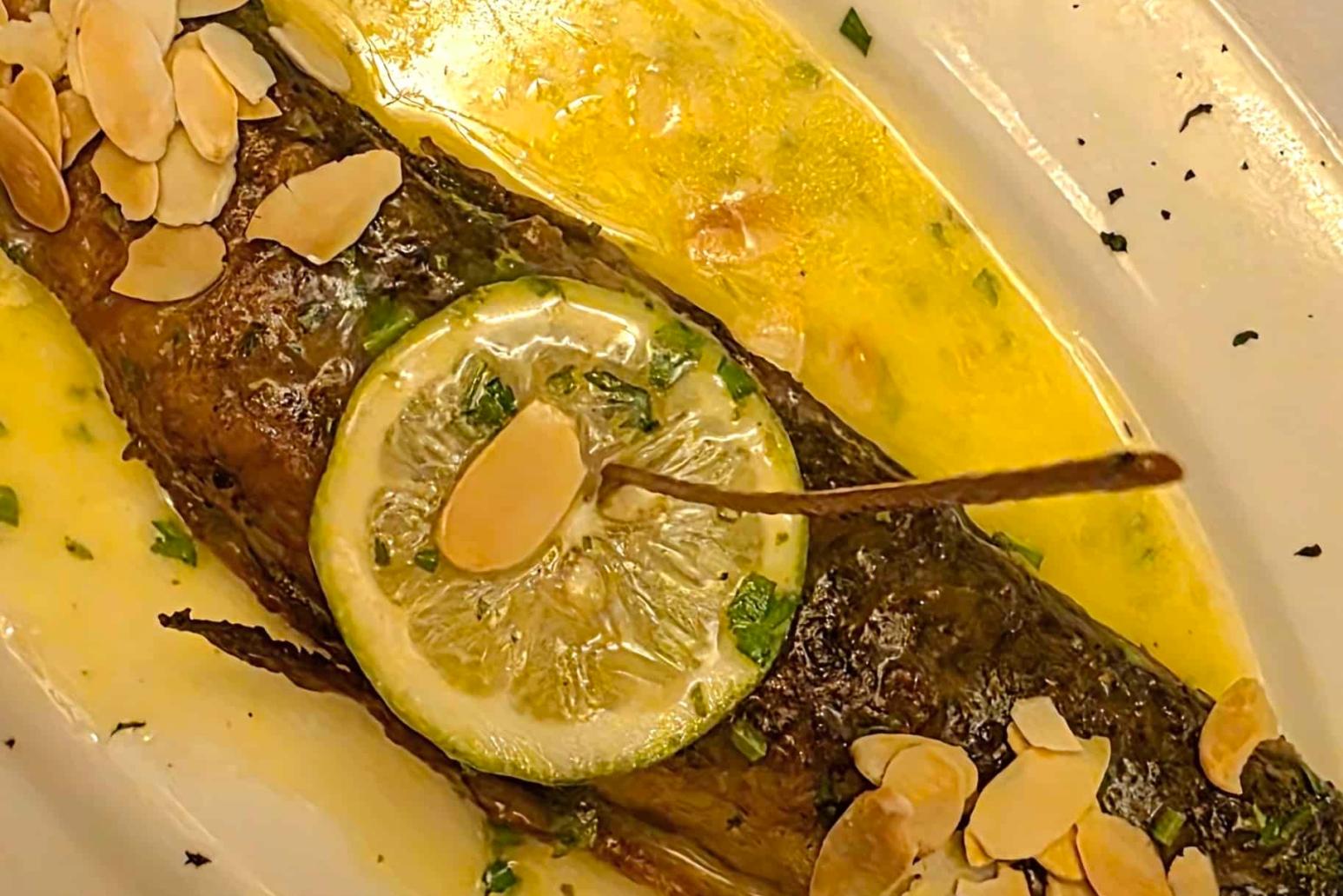 Truite saumonée aux amandes sauce citronnée