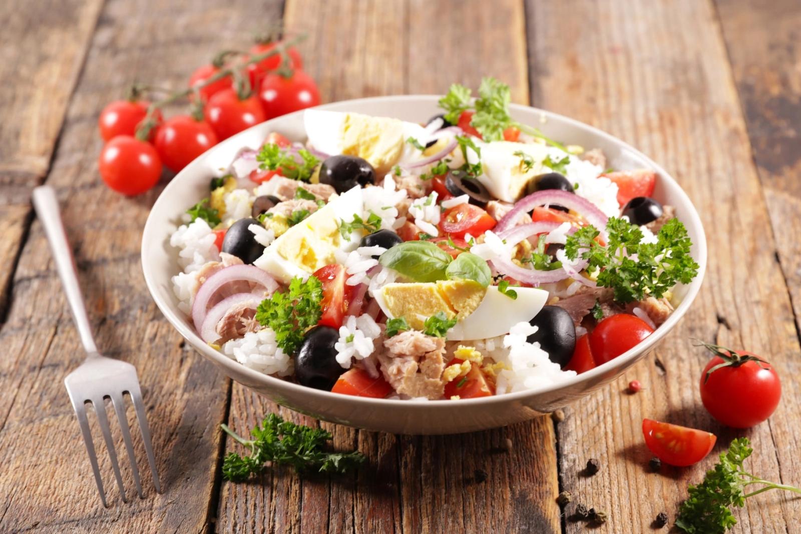Salade de riz au thon et œuf