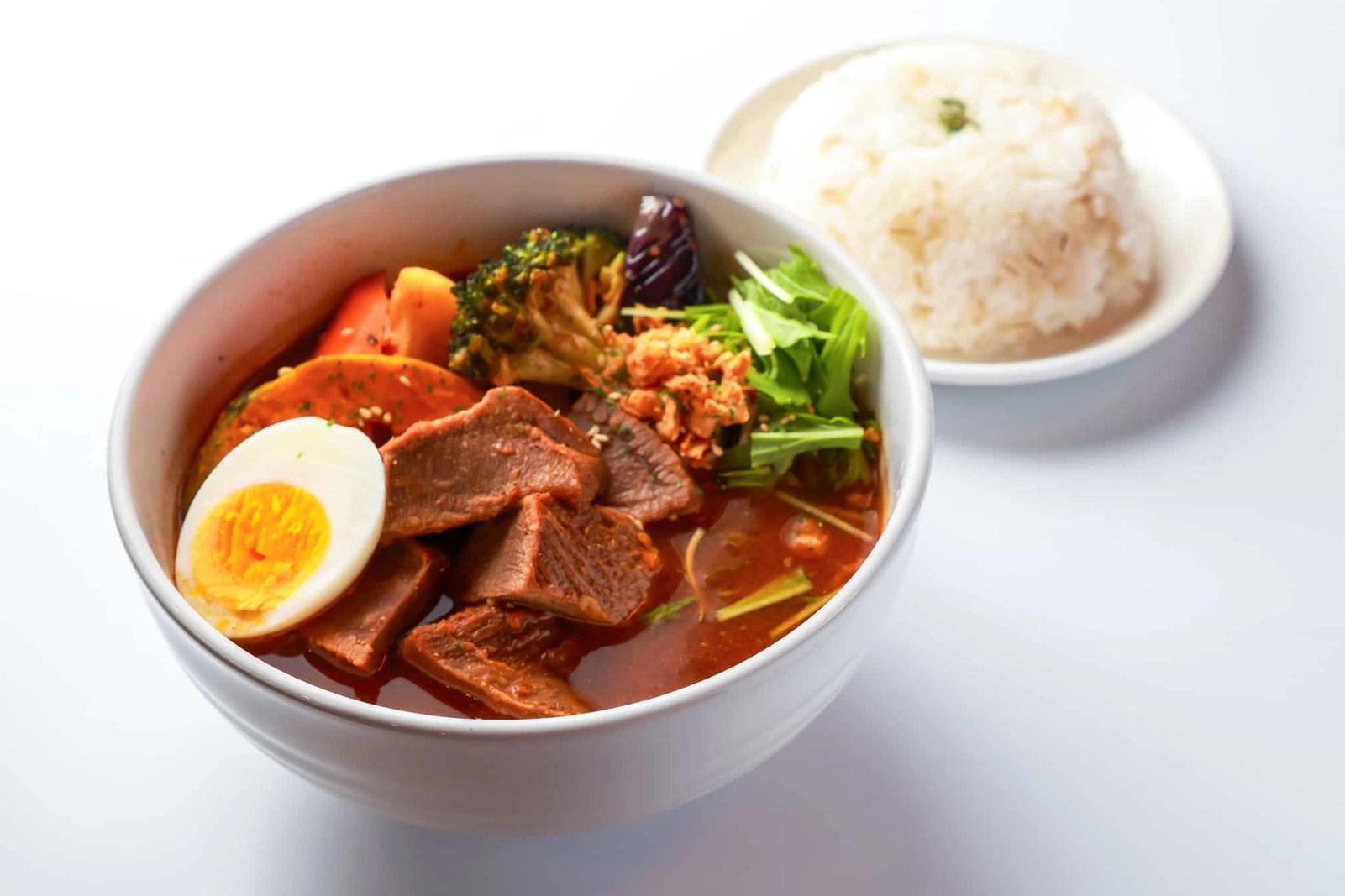 Ramen coréen au curry à la langue de bœuf