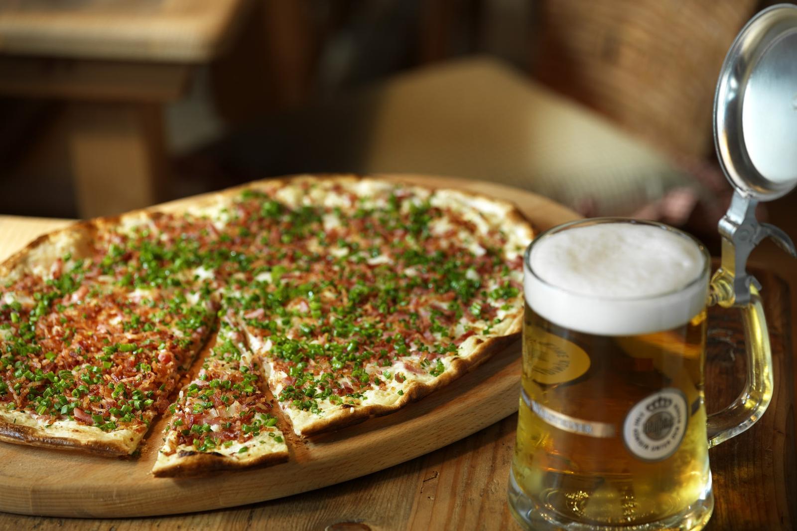 Pizza au speck et à l’oignon