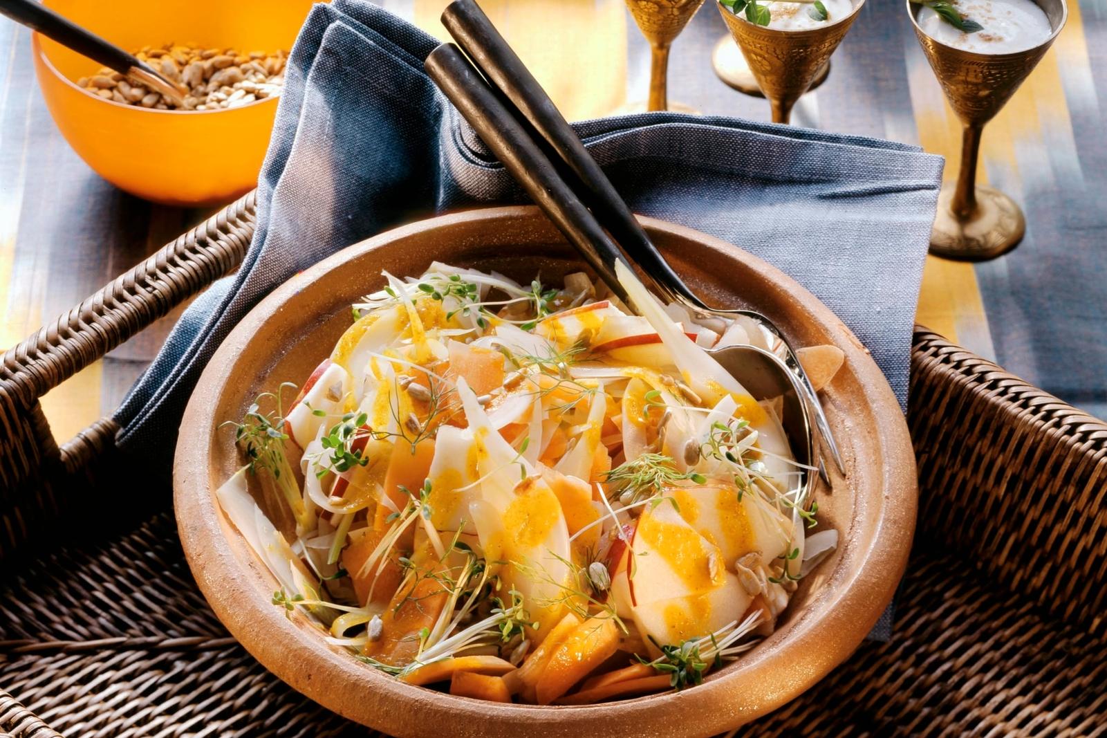 Salade de fenouil, carottes et pommes au cresson, graines et vinaigrette au curry