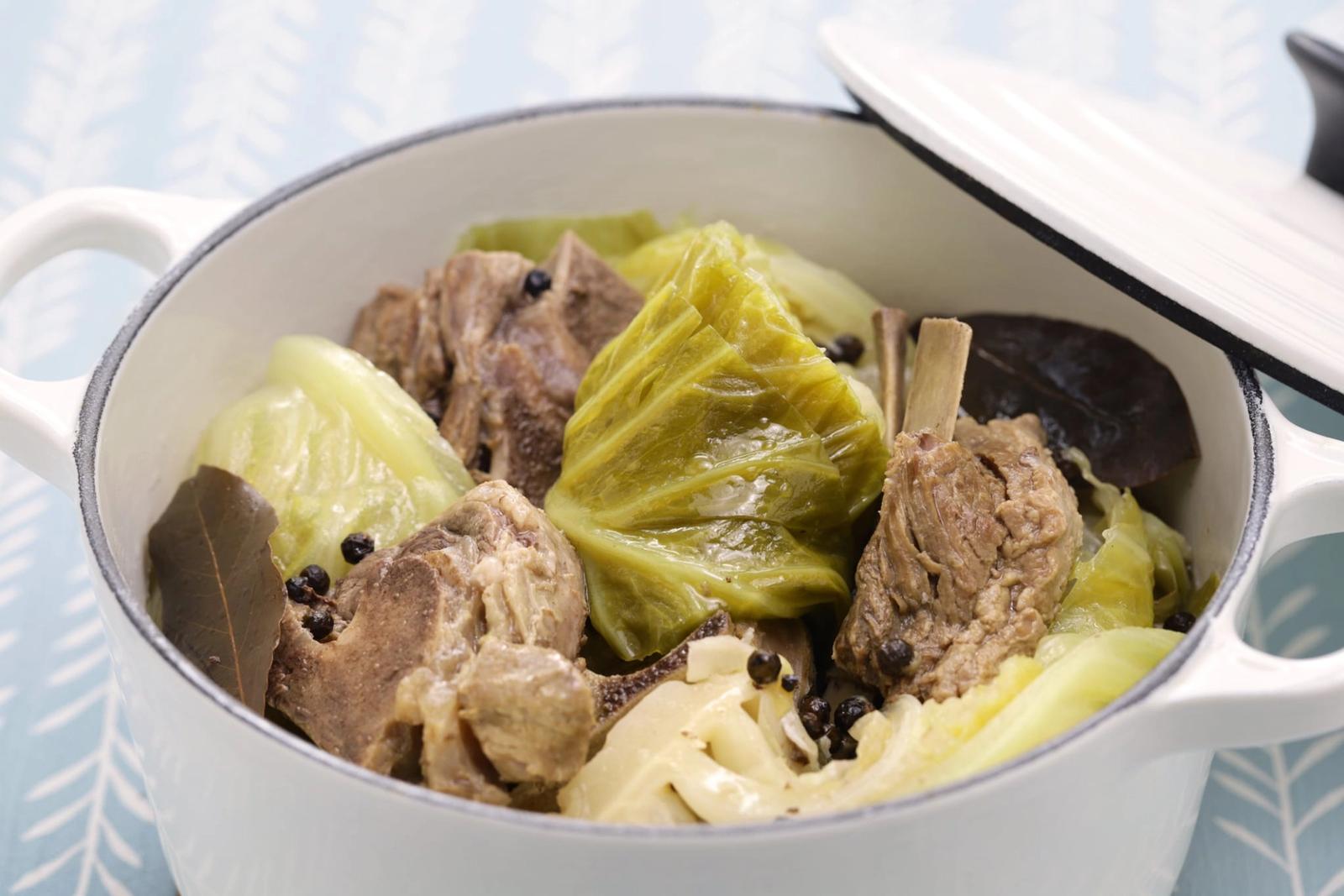 Recette du Fårikål, ragoût norvégien traditionnel d’agneau et de chou