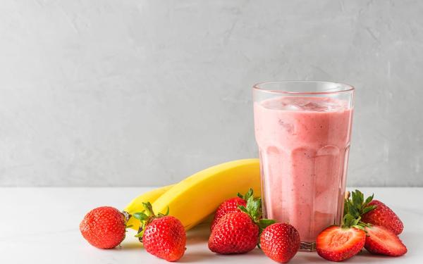 Smoothie aux fraises et bananes
