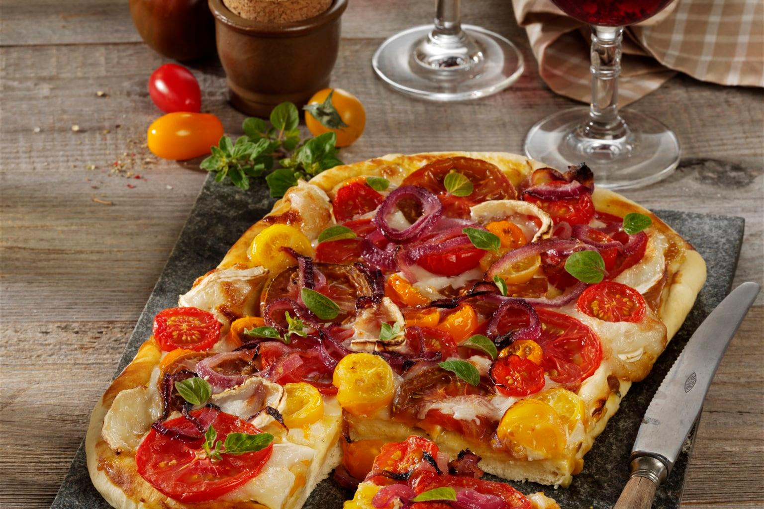 Tarte à la tomate et au fromage de chèvre frais