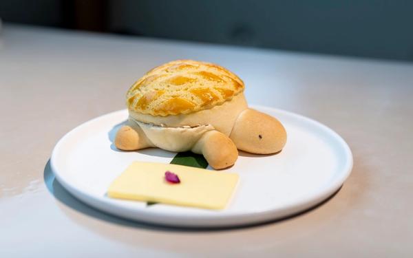 Pain d’ananas en forme de tortue au beurre