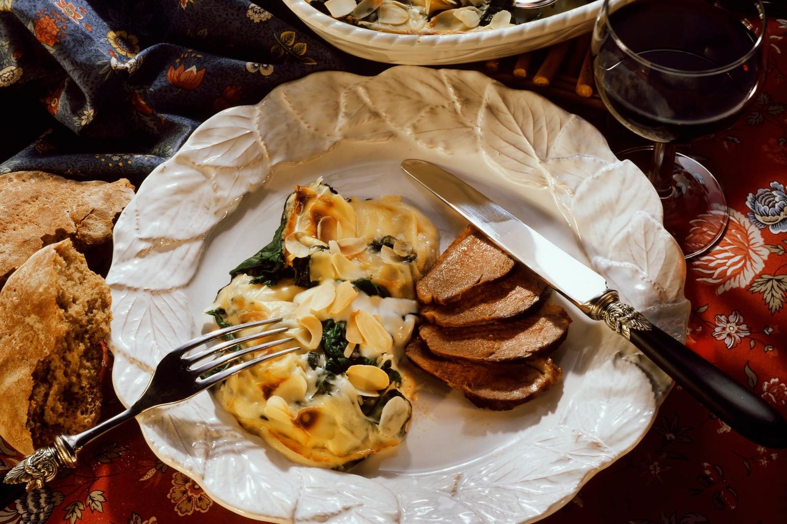 Magret de canard, gratin d’épinards aux amandes