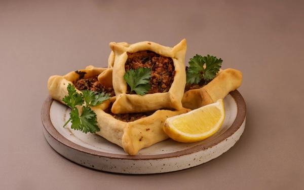 Fatayer (chaussons libanais à la viande et au persil)