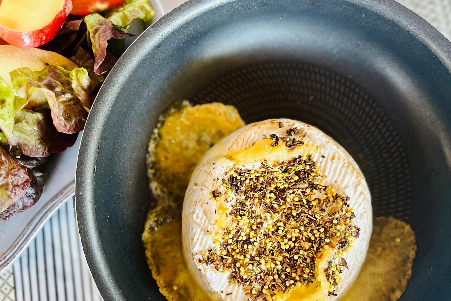 Fromage cuit au four fondu d'herbes
