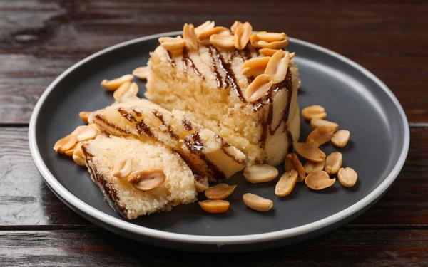 Halva de semoule sucré aux cacahuètes