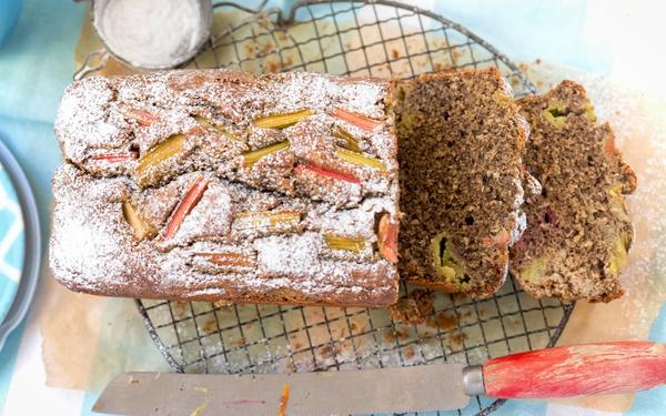 Pain de rhubarbe, framboise et noix de coco
