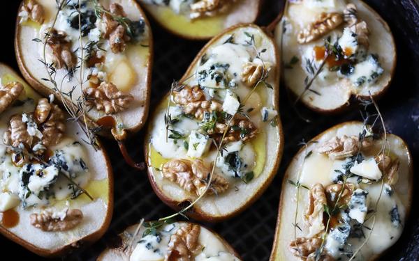 Poires rôties au roquefort et noix