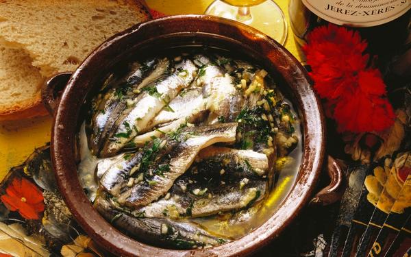 Anchois marinés à l'ail