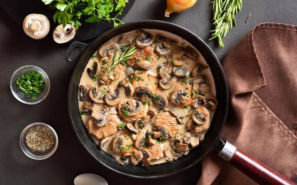 Médaillons de porc avec sauce aux champignons