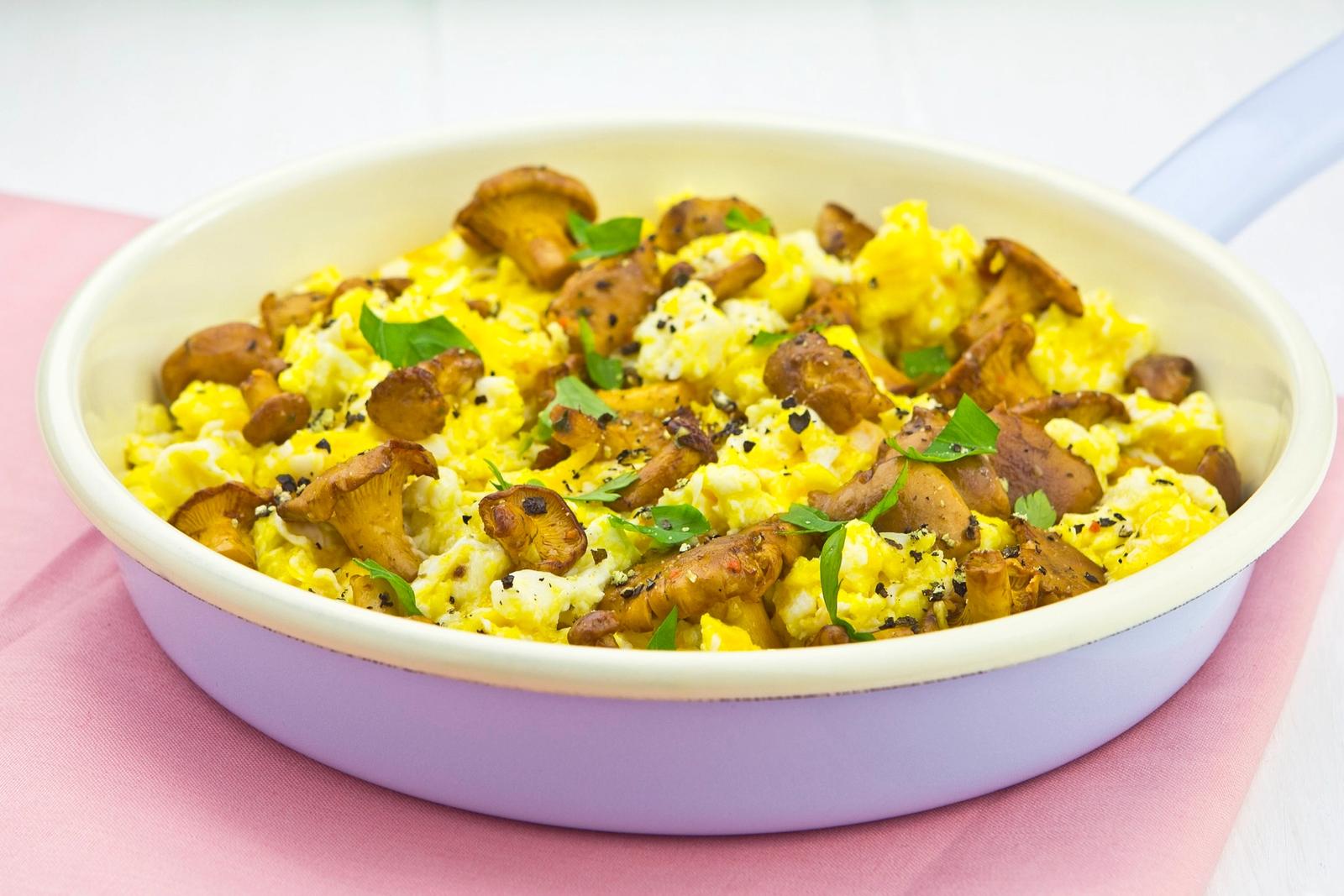 Œufs brouillés aux girolles
