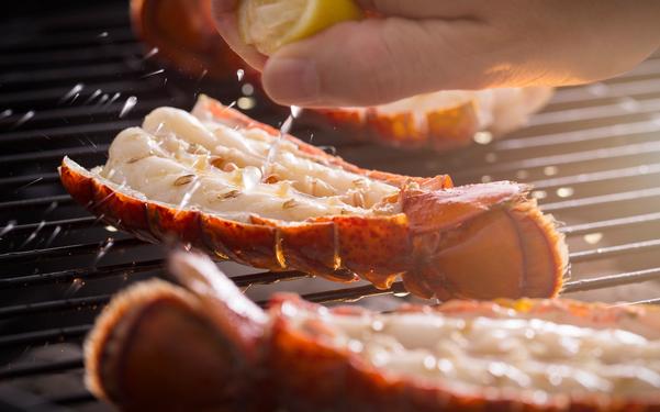 Queue de homard au barbecue