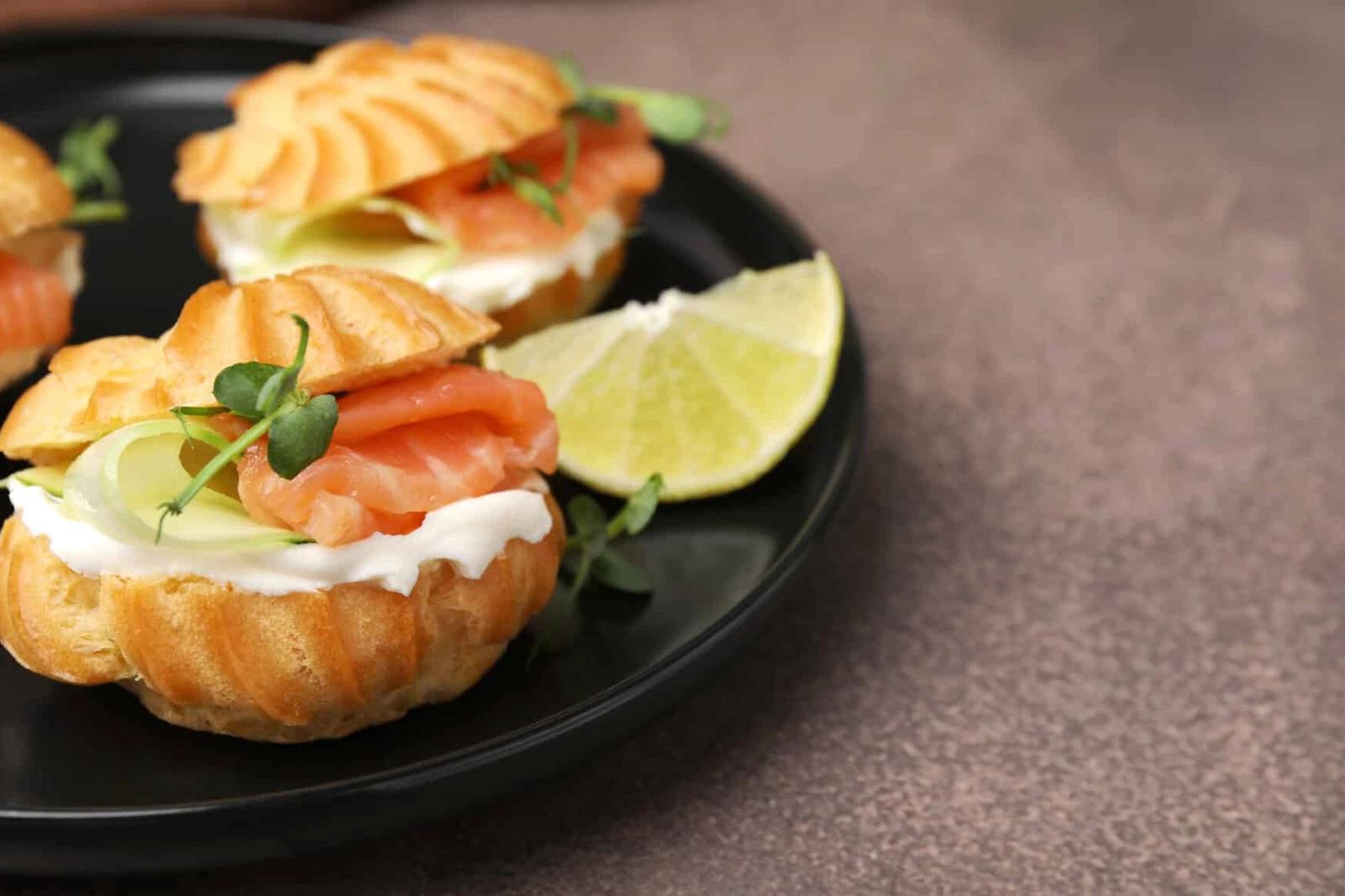 Recette profiteroles au saumon à la crème fraiche et concombre