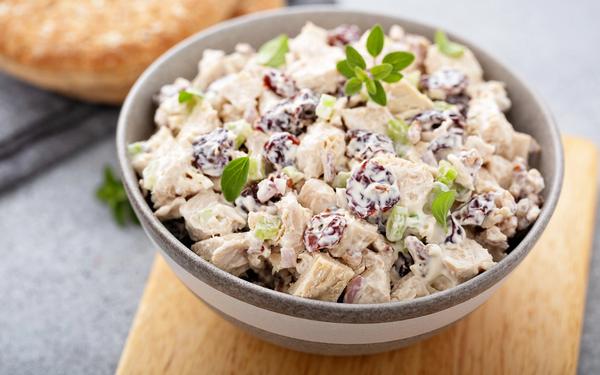 Salade de poulet aux cerises sèches