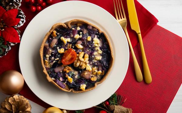 Quiche végétalienne aux légumes et au chou rouge