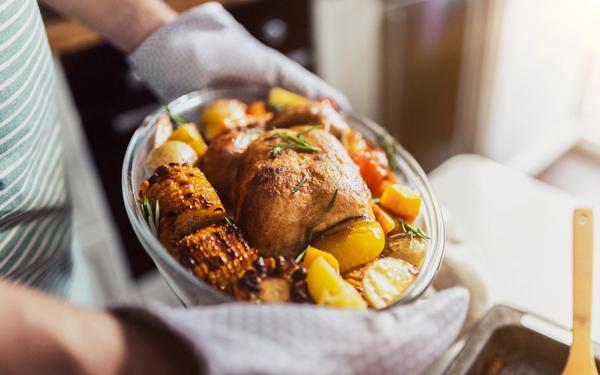 Dinde rôtie au four avec ses légumes grillés