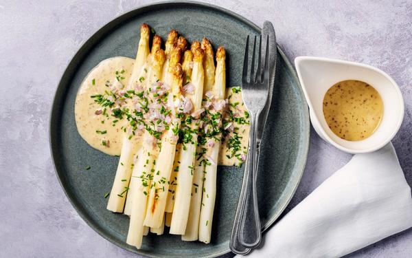 Recette d'asperges blanches rôties à la vinaigrette
