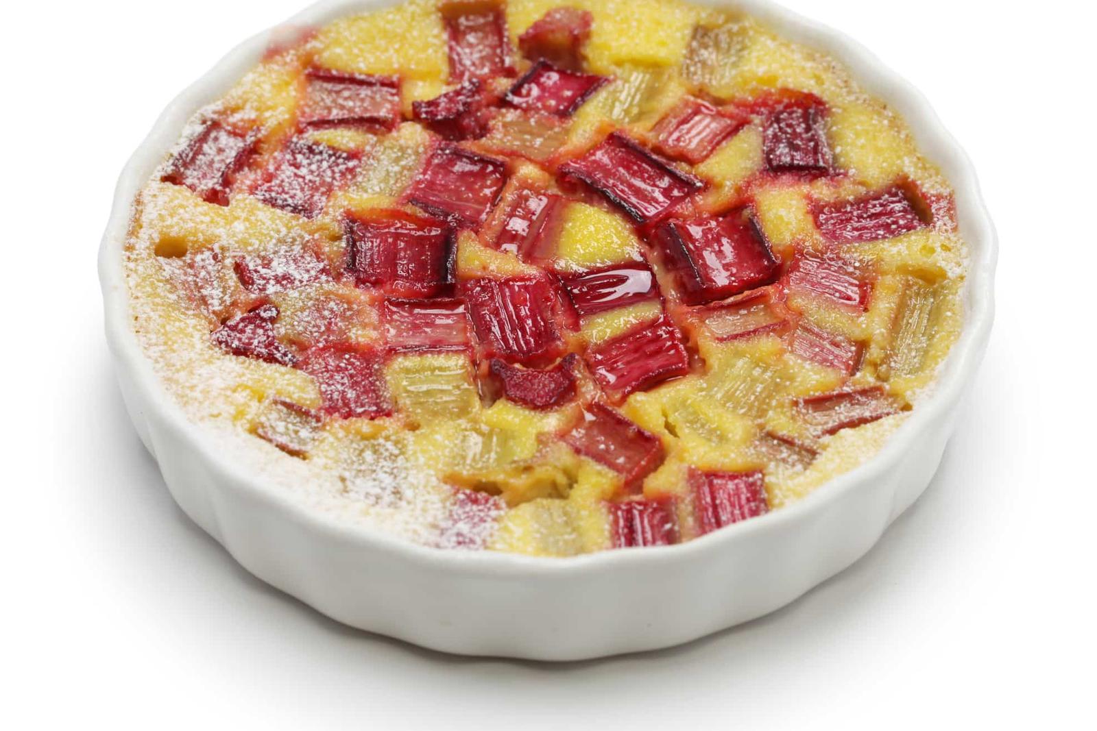 Gâteau à la crème à la rhubarbe