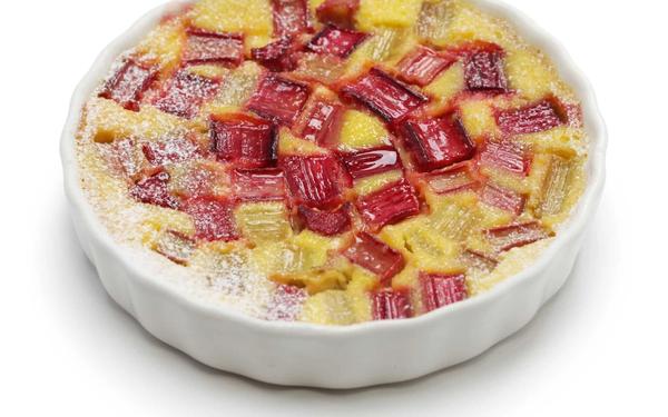 Gâteau à la crème à la rhubarbe