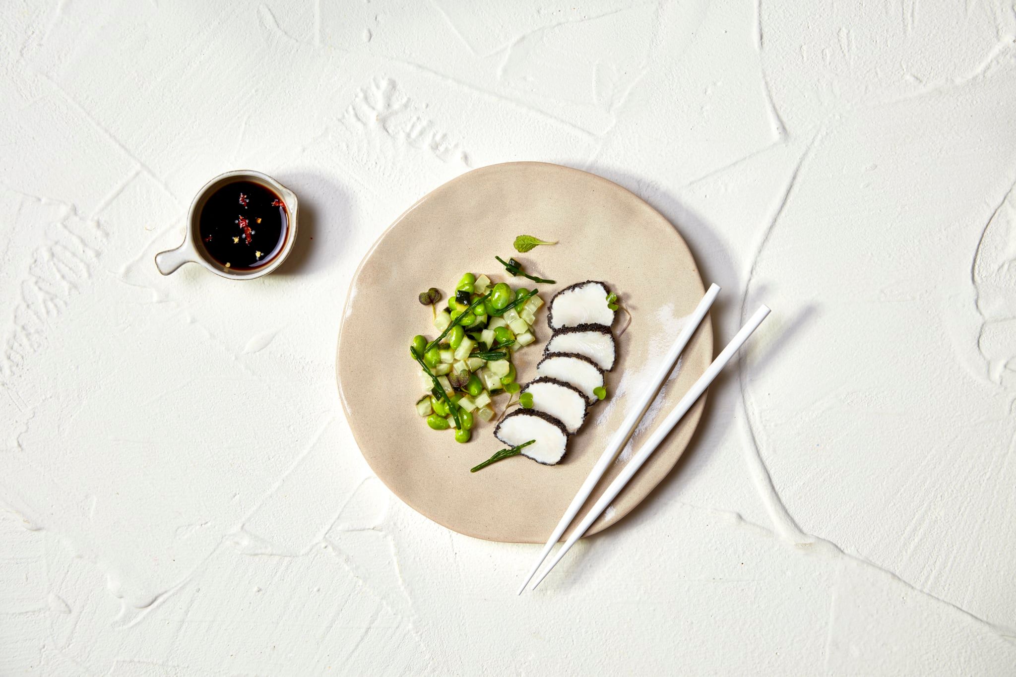 Tataki de merlu et salade de fèves de soja (edamame)