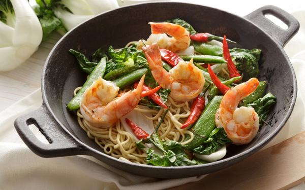 Recette sauté de crevettes aux nouilles et légumes